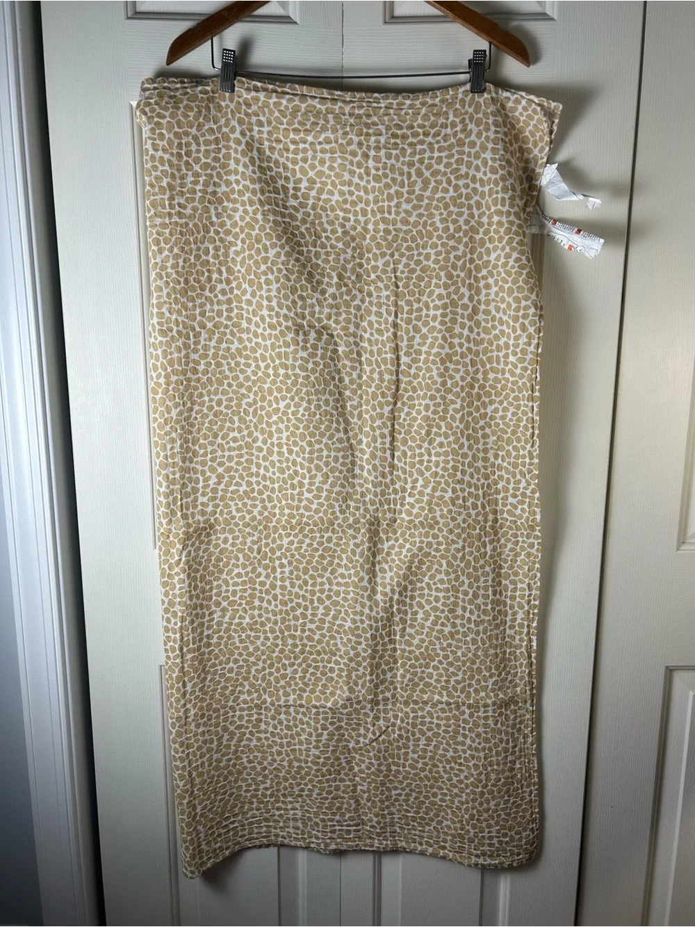 Ever & Ever Giraffe Animal Print Baby Swaddle Blanket Tan White Spots Muslin